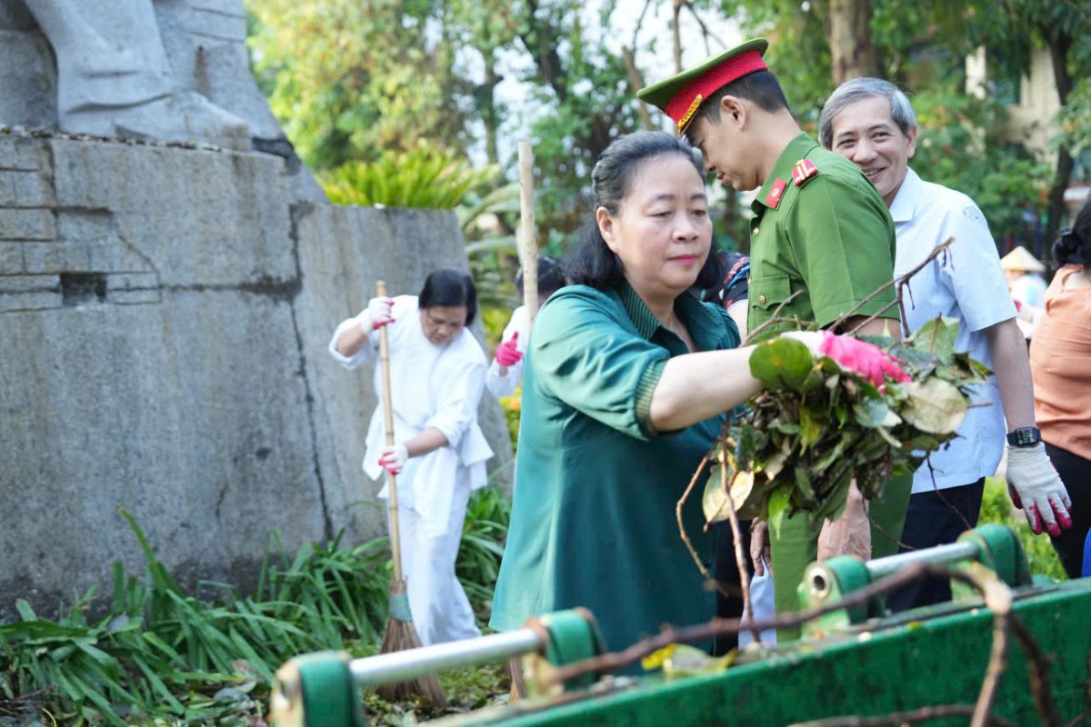 Hà Nội: Phát động toàn dân tham gia tổng vệ sinh môi trường sau cơn bão số 3