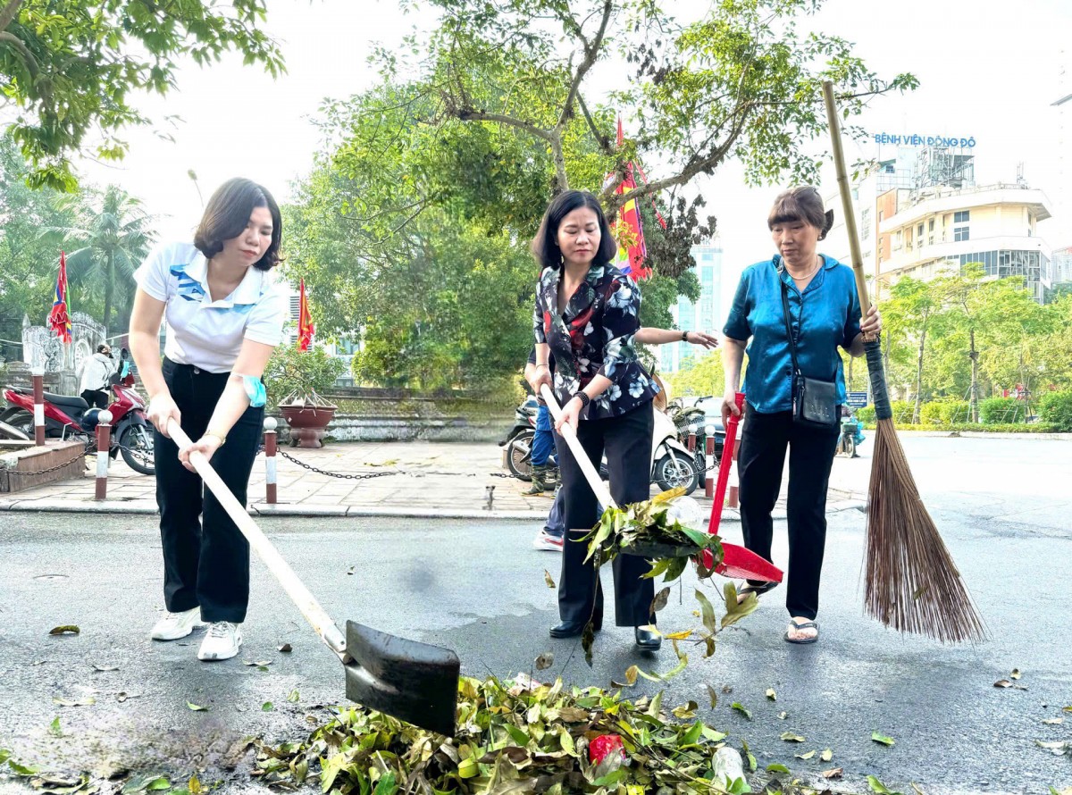 Người dân Thủ đô chung tay tổng vệ sinh môi trường