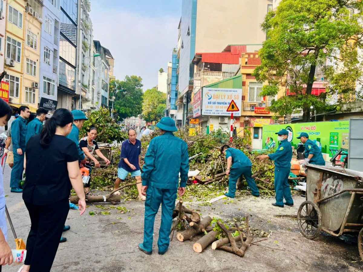 Nhiều địa phương ra quân vệ sinh môi trường, khắc phục hậu quả cơn bão số 3