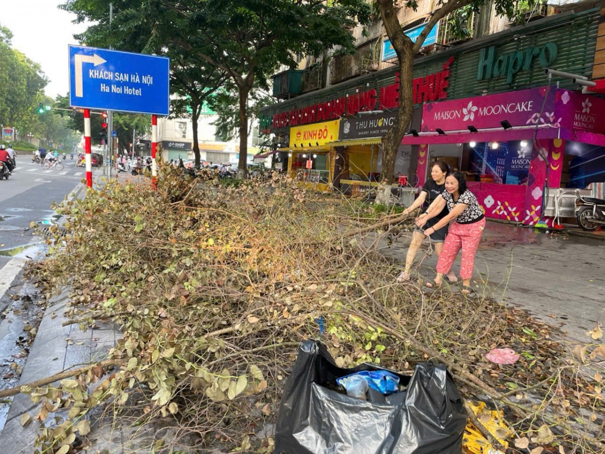 Nhiều địa phương ra quân vệ sinh môi trường, khắc phục hậu quả cơn bão số 3