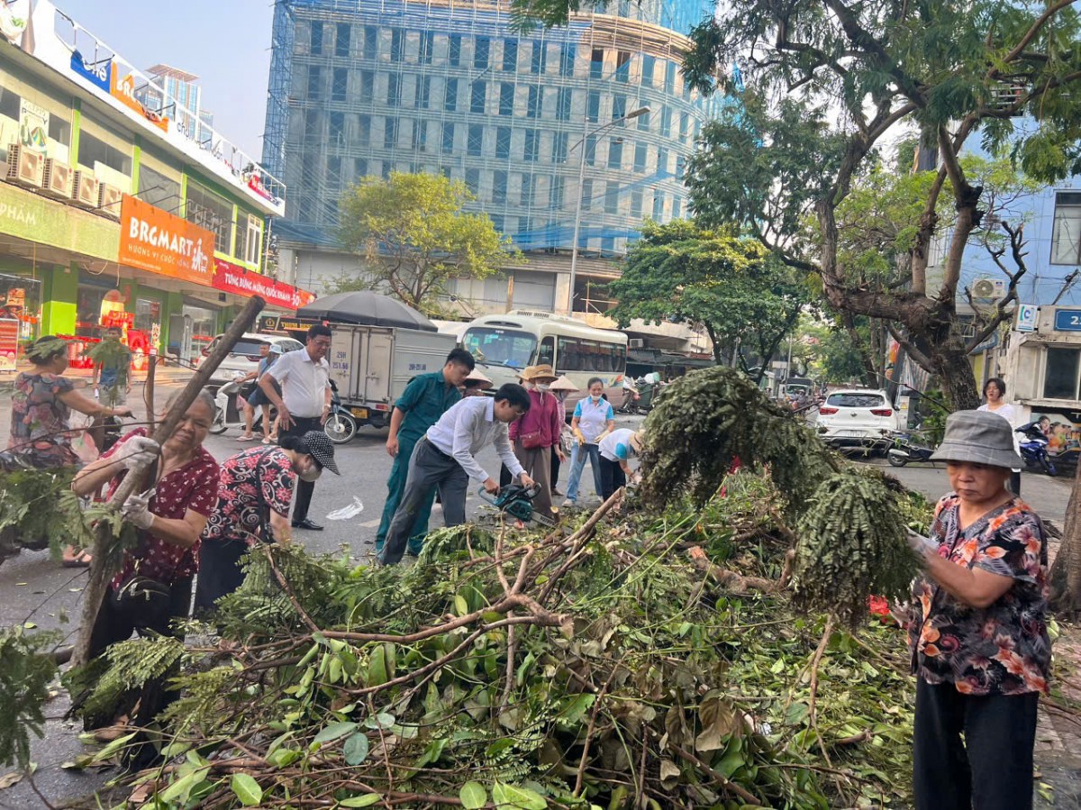 Nhiều địa phương ra quân vệ sinh môi trường, khắc phục hậu quả cơn bão số 3