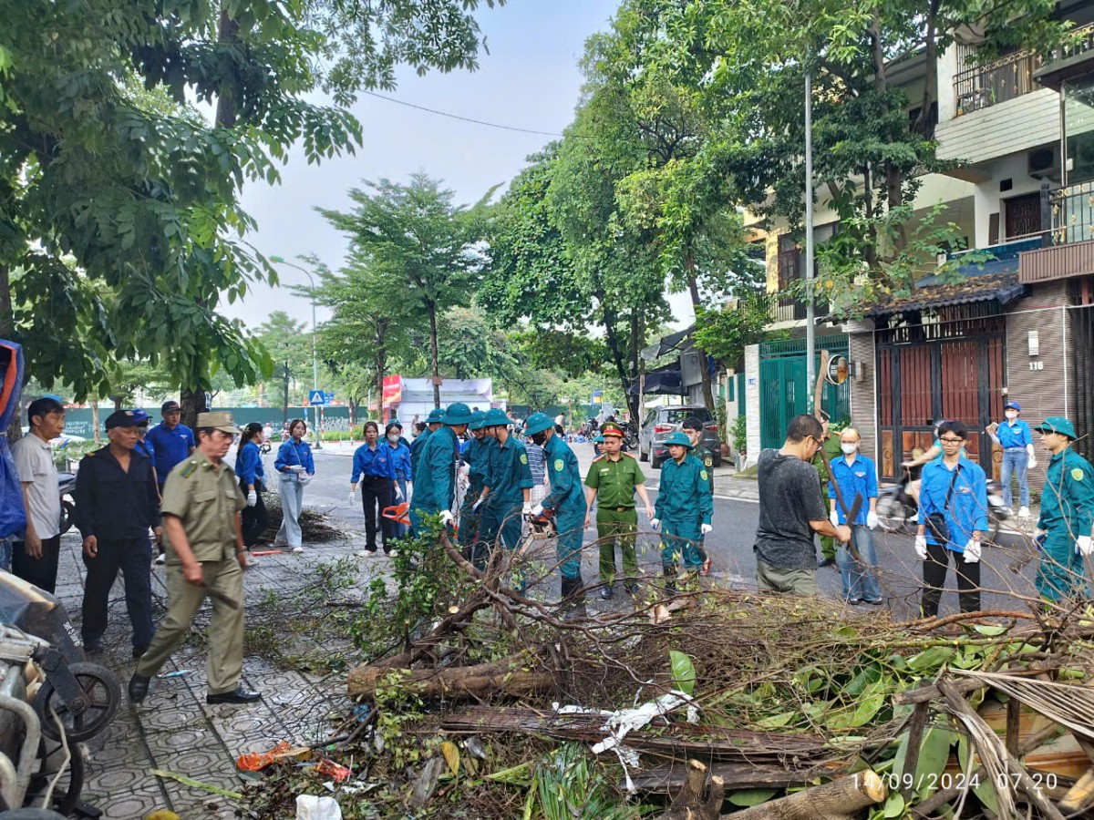 Nhiều địa phương ra quân vệ sinh môi trường, khắc phục hậu quả cơn bão số 3