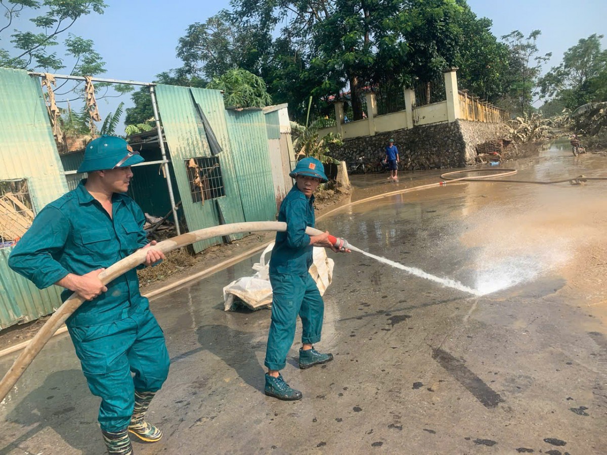 Nhiều địa phương ra quân vệ sinh môi trường, khắc phục hậu quả cơn bão số 3