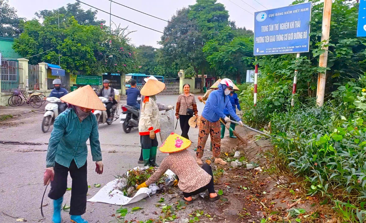 Thanh Trì: Nước sông Hồng đã rút, mực nước sông Nhuệ vẫn còn cao