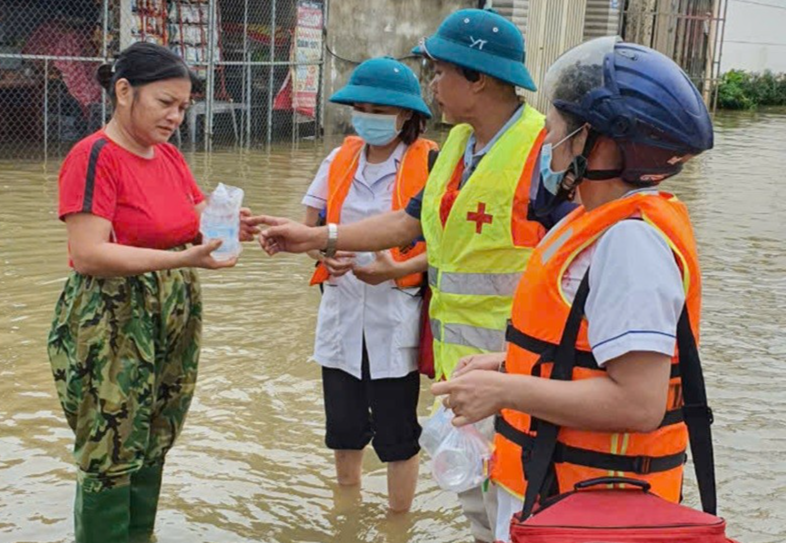 Chương Mỹ: Đảm bảo sức khỏe, phòng, chống dịch bệnh cho người dân vùng lũ