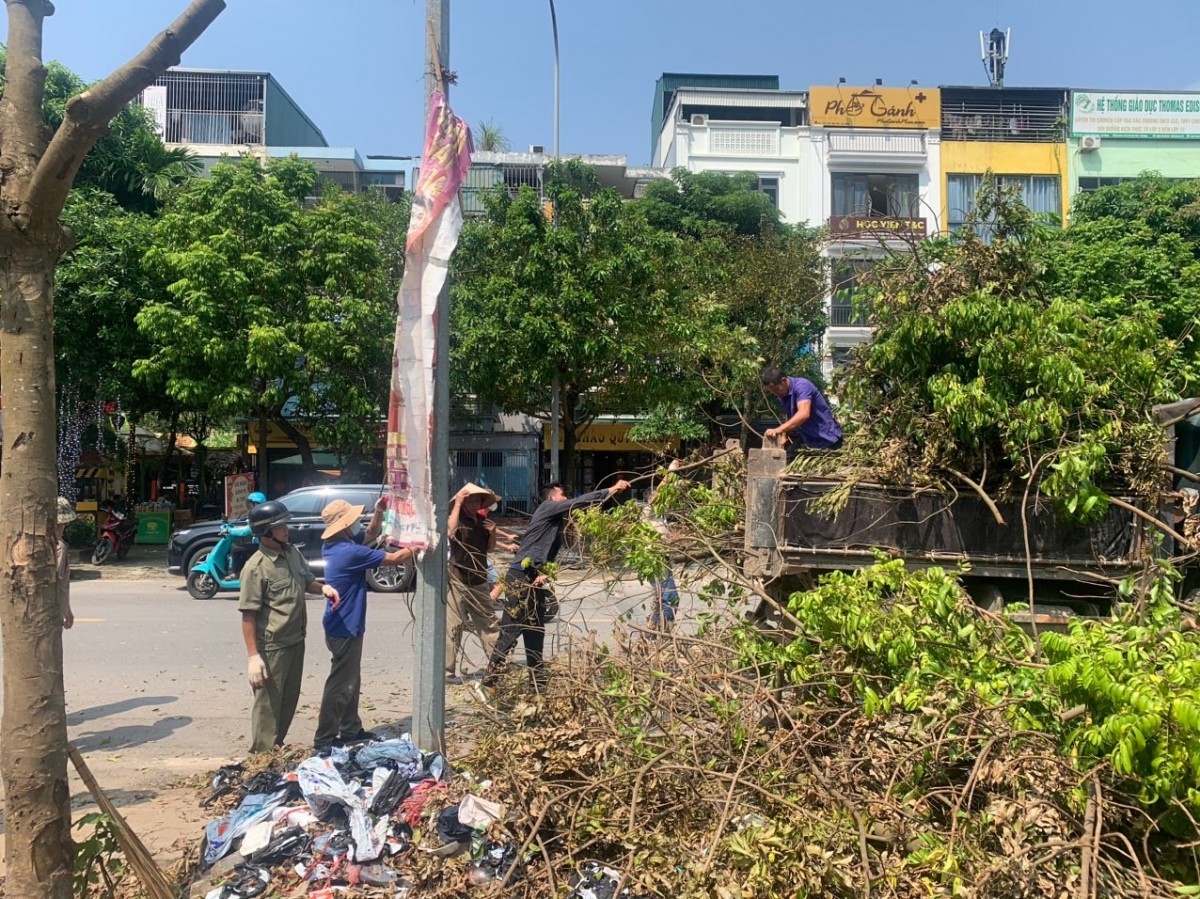 Hà Đông: Đoàn viên, người lao động ra quân dọn dẹp, khắc phục hậu quả bão số 3