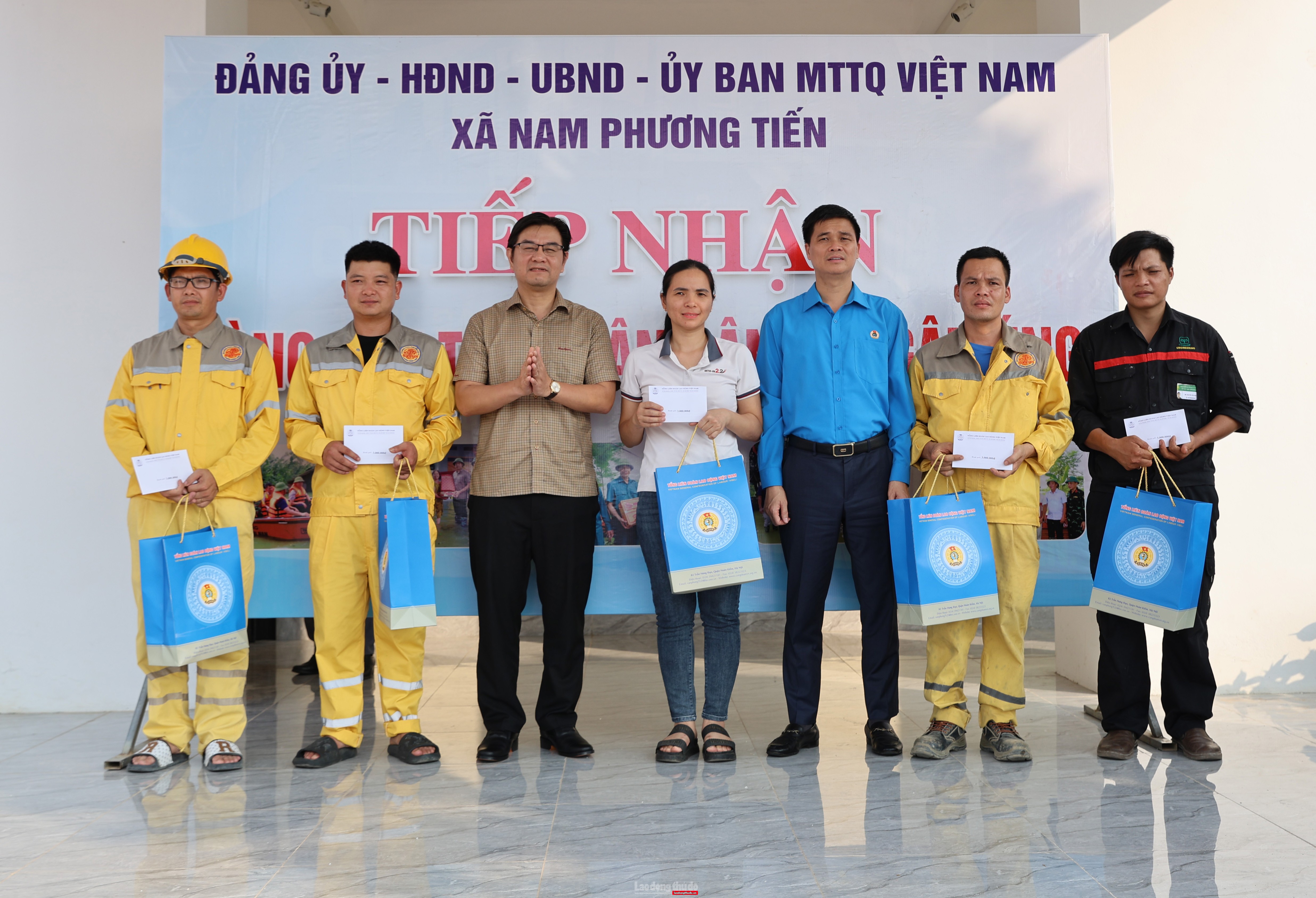 Tổng LĐLĐ Việt Nam hỗ trợ 1 tỷ đồng cho đoàn viên, người lao động Thủ đô bị ảnh hưởng bởi bão lũ