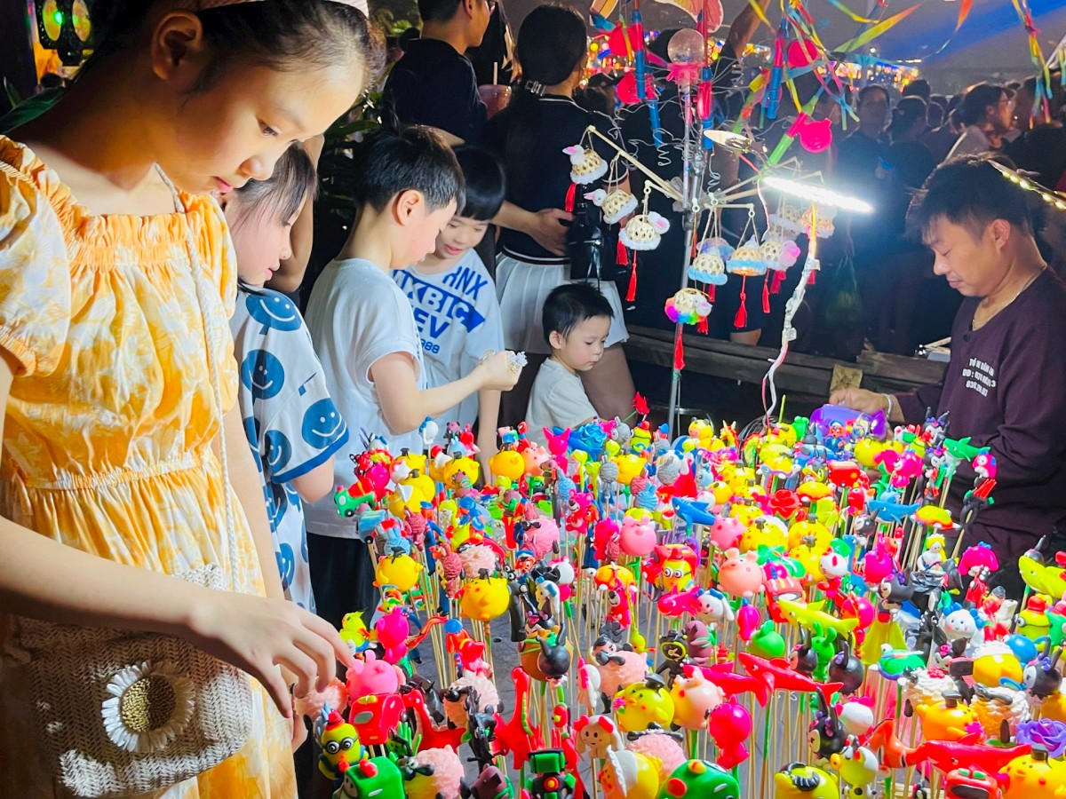 Đêm hội Trăng rằm và xúc tiến thương mại gắn kết du lịch