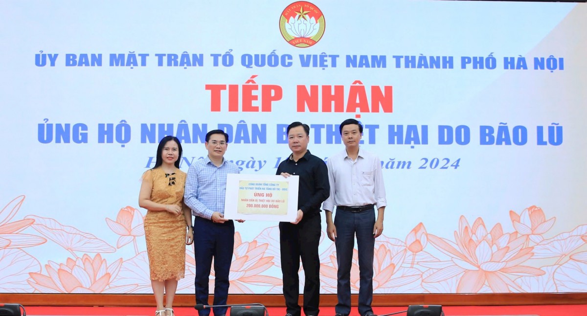 Hà Nội tiếp nhận gần 80 tỷ đồng ủng hộ đồng bào bị thiệt hại do bão lũ