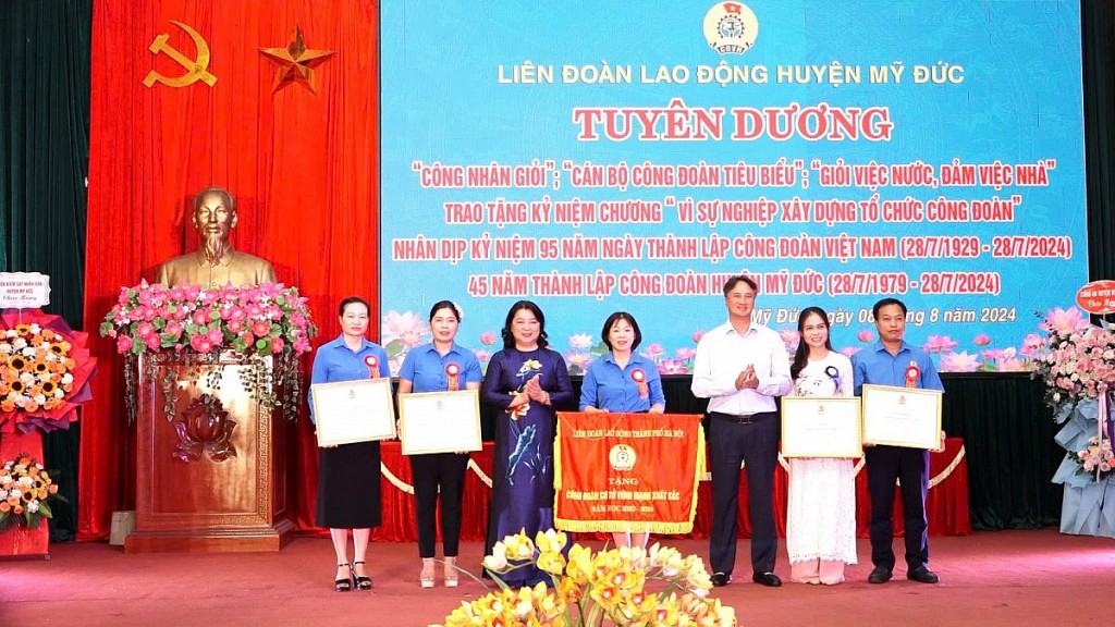 Huyện Mỹ Đức: Đẩy mạnh các phong trào thi đua yêu nước trong CNVCLĐ