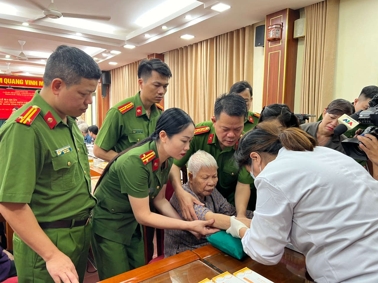 Hà Nội: Đồng loạt tổ chức thu mẫu ADN cho thân nhân liệt sĩ chưa xác định được danh tính ở nhiều địa phương