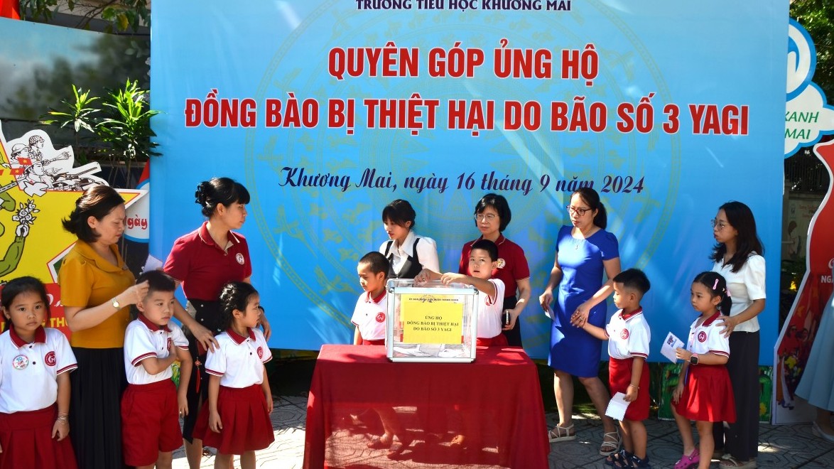 Công đoàn Trường Tiểu học Khương Mai chung tay ủng hộ đồng bào bị bão lũ