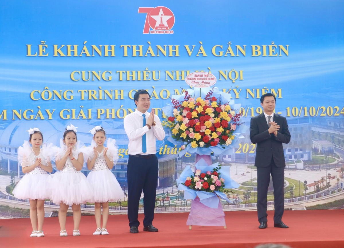 Khánh thành và gắn biển Cung thiếu nhi Hà Nội chào mừng kỷ niệm 70 năm ngày Giải phóng Thủ đô