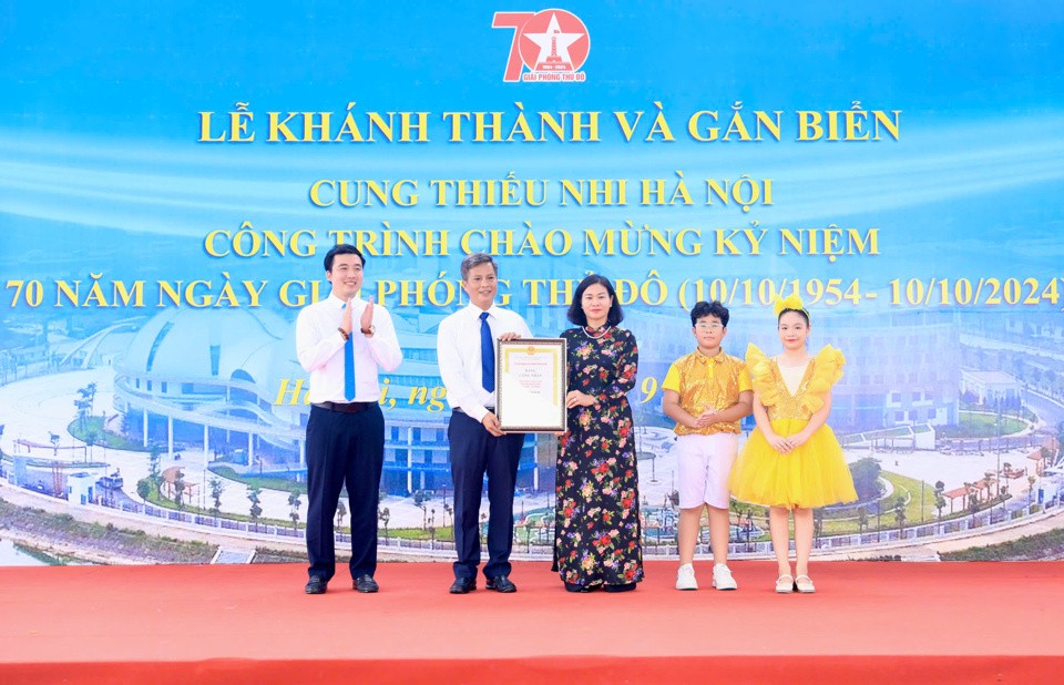 Khánh thành và gắn biển Cung thiếu nhi Hà Nội chào mừng kỷ niệm 70 năm ngày Giải phóng Thủ đô