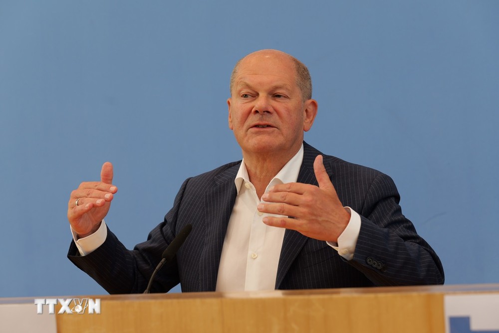 Thủ tướng Đức Olaf Scholz phát biểu họp báo tại Berlin, Đức. (Ảnh: THX/TTXVN)