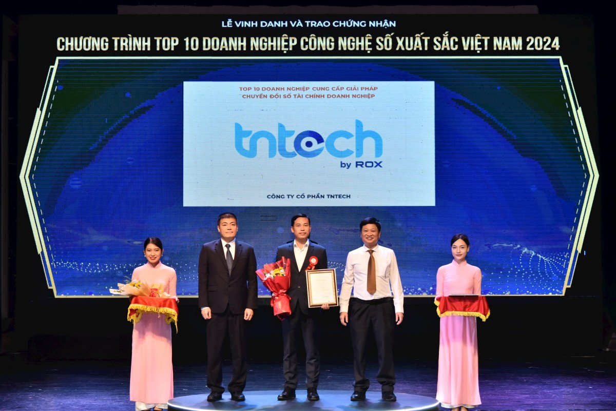 TNTech được vinh danh tại chương trình Top 10 doanh nghiệp Công nghệ số xuất sắc Việt Nam năm 2024