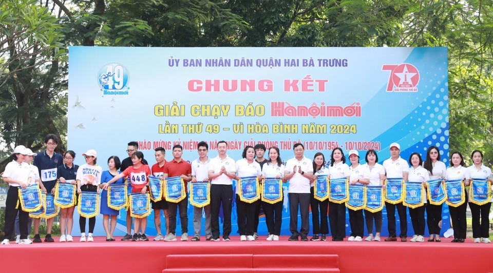 Hơn 400 VĐV tham gia chung kết Giải chạy Báo Hànộimới 2024 quận Hai Bà Trưng