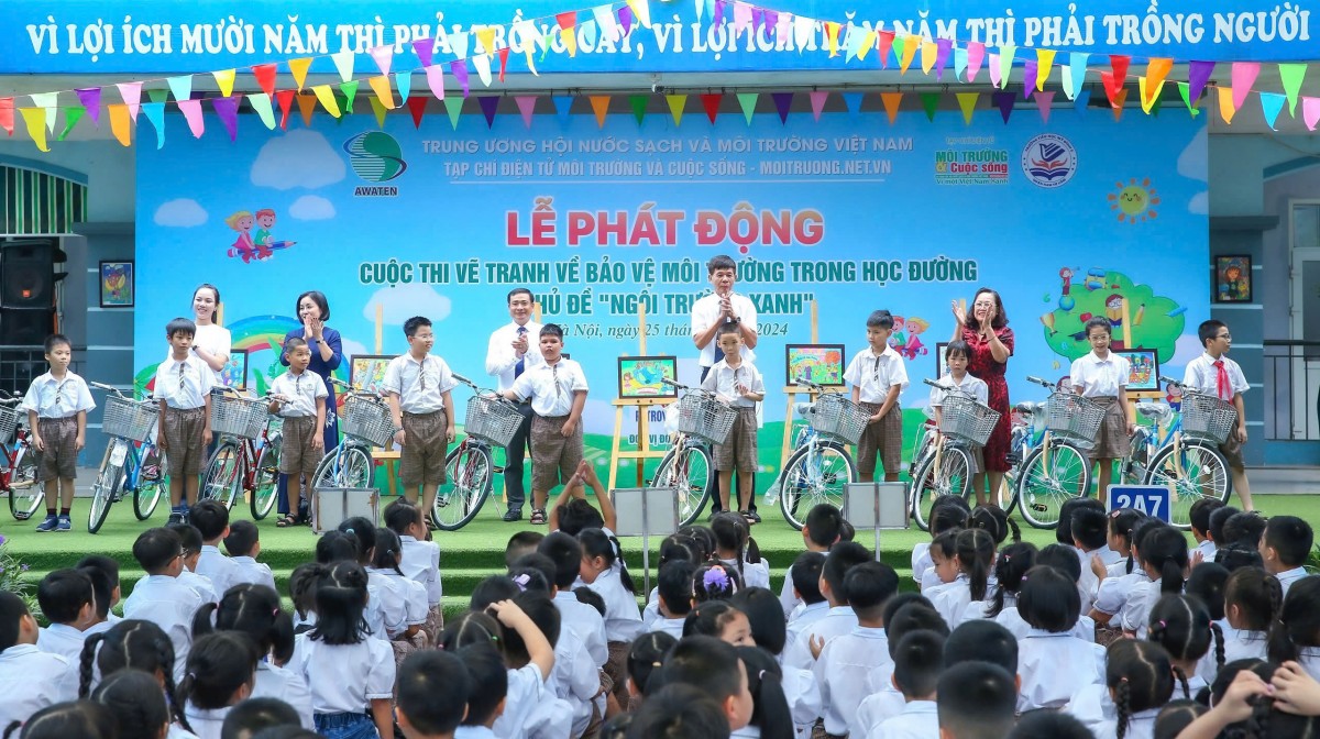 Hoa hậu Ngọc Hân làm giám khảo cuộc thi vẽ tranh về bảo vệ môi trường trong học đường