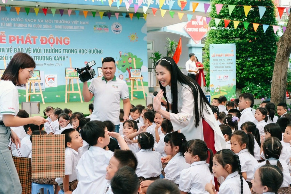 Hoa hậu Ngọc Hân làm giám khảo cuộc thi vẽ tranh về bảo vệ môi trường trong học đường