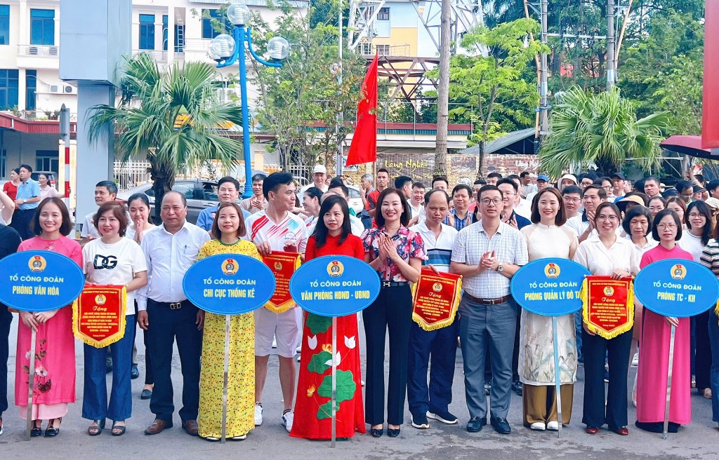 Sôi nổi Hội khỏe Công đoàn UBND huyện Thanh Trì chào mừng 70 năm Giải phóng Thủ đô