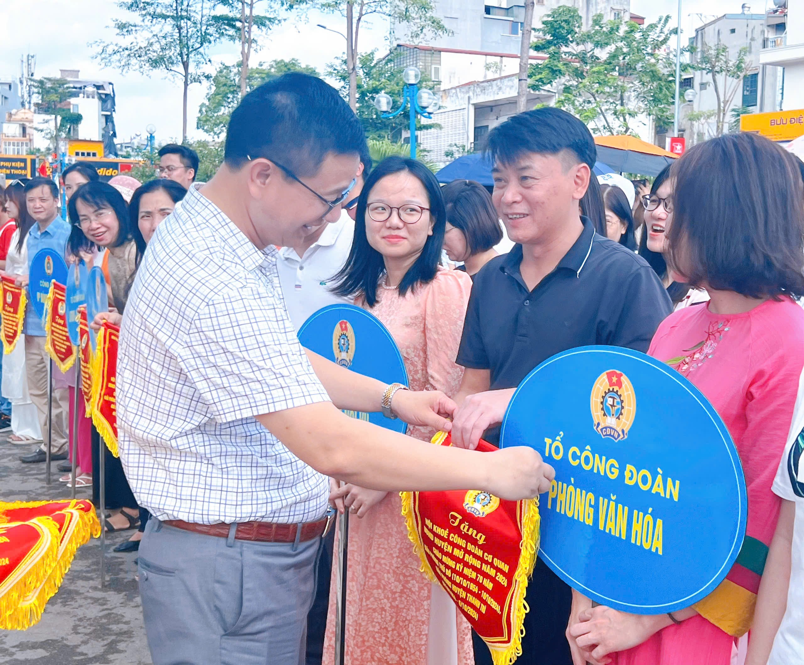 Sôi nổi Hội khỏe Công đoàn UBND huyện Thanh Trì chào mừng 70 năm Giải phóng Thủ đô