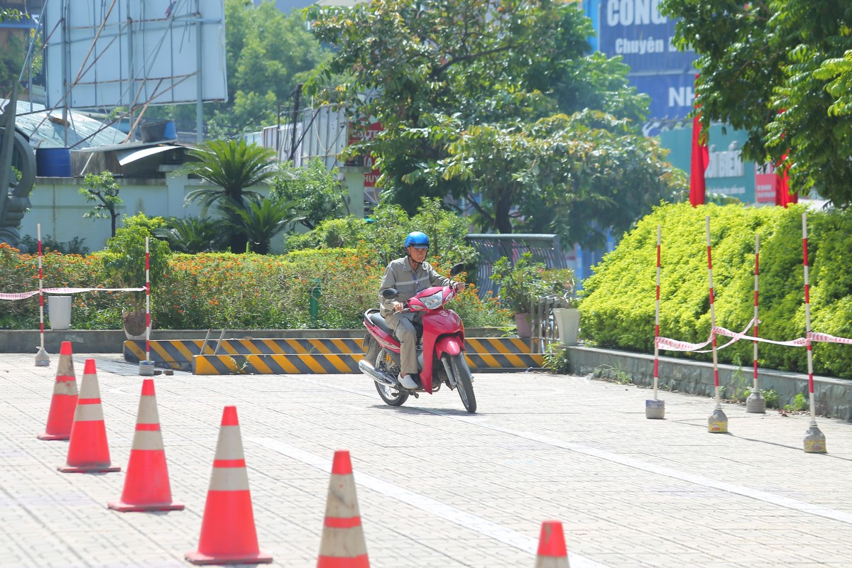 Đoàn viên ngành Giao thông vận tải sôi nổi tranh tài lái xe mô tô giỏi, an toàn