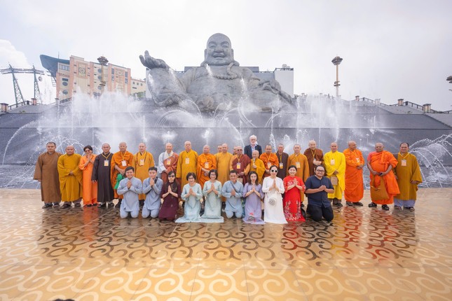 Ph&oacute; Chủ tịch ICDV gọi n&uacute;i B&agrave; Đen l&agrave; &ldquo;thi&ecirc;n đường&rdquo; khi đến tham quan v&agrave; thảo luận về Vesak 2025 ảnh 1