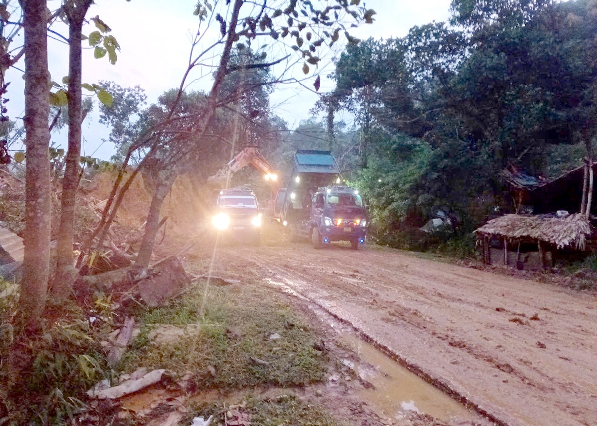 Hà Giang: Phân luồng giao thông tại khu vực sạt lở trên tuyến Quốc lộ 2