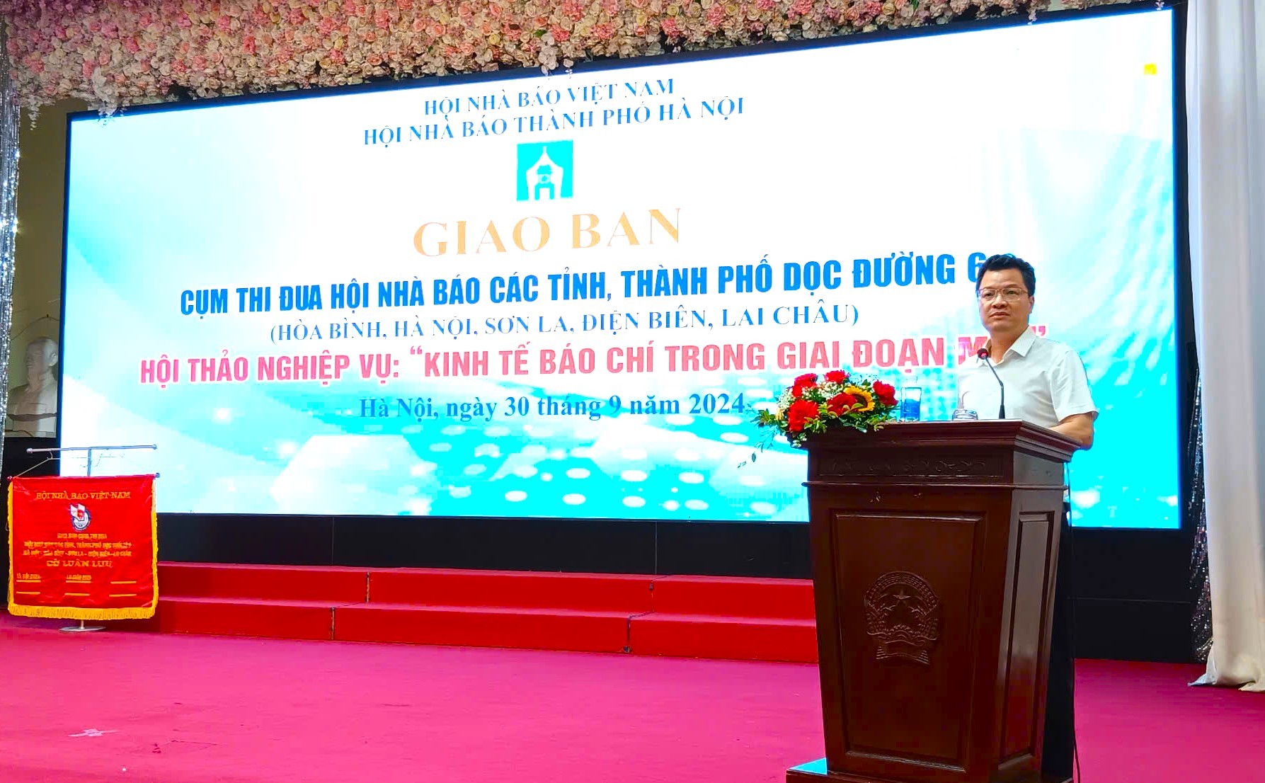 Giao ban Cụm thi đua Hội Nhà báo các tỉnh, thành phố dọc đường 6 và Hội thảo “Kinh tế báo chí trong giai đoạn mới”