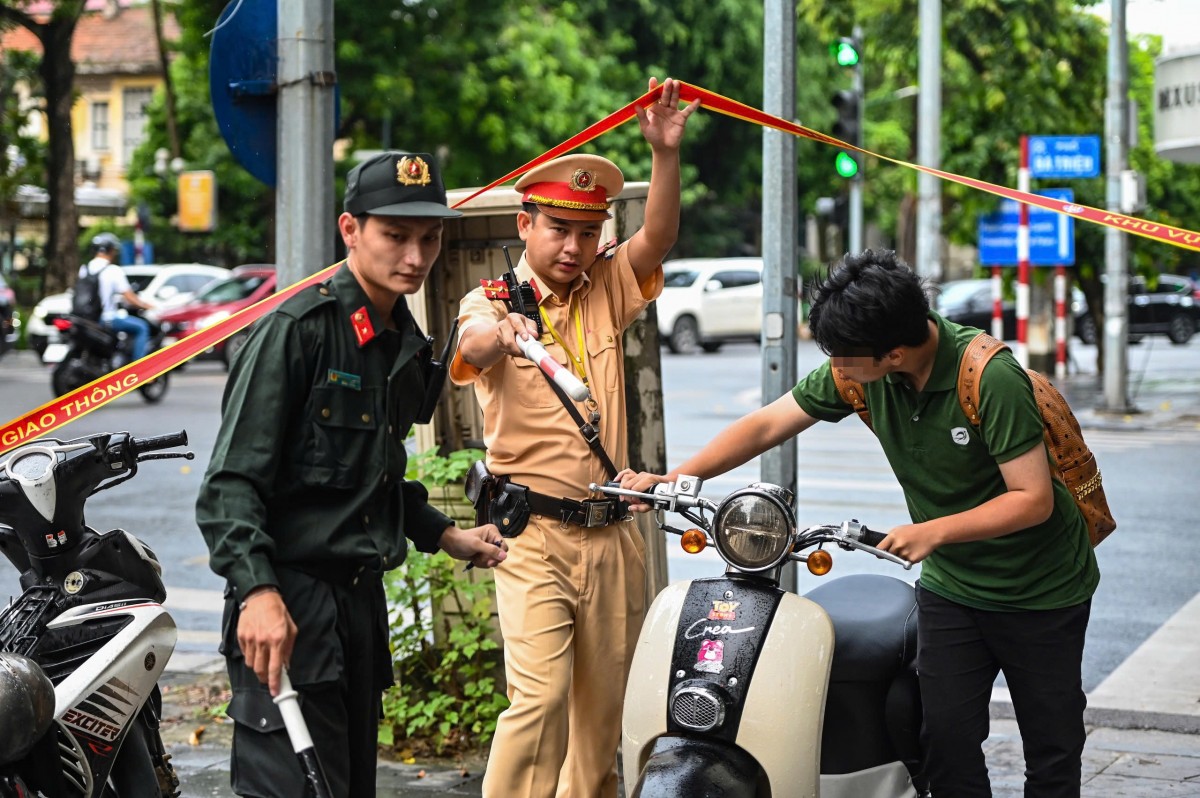 Ngày đầu triển khai cao điểm, vẫn còn nhiều phụ huynh, học sinh vi phạm luật giao thông