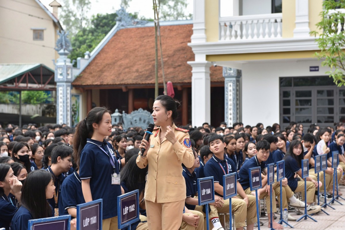 Ngày đầu triển khai cao điểm, vẫn còn nhiều phụ huynh, học sinh vi phạm luật giao thông