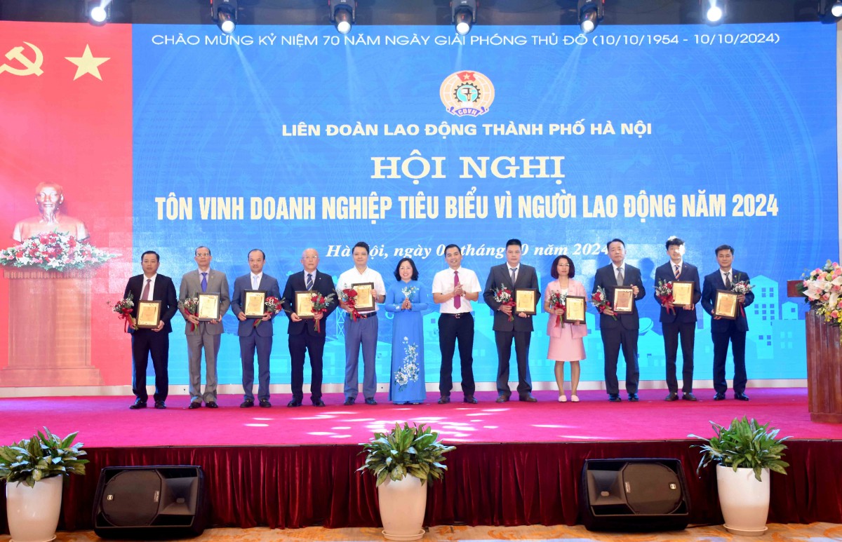 TRỰC TUYẾN: Tôn vinh 100 gương sáng kiến, sáng tạo và 10 doanh nghiệp tiêu biểu vì người lao động