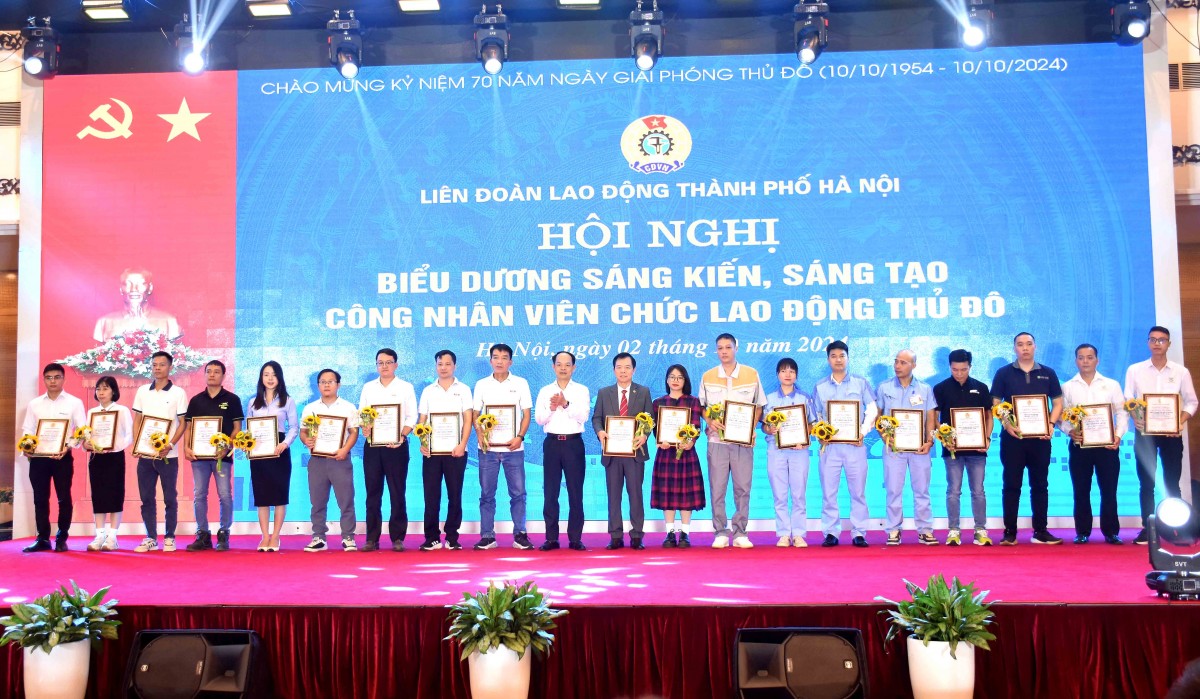 TRỰC TUYẾN: Tôn vinh 100 gương sáng kiến, sáng tạo và 10 doanh nghiệp tiêu biểu vì người lao động