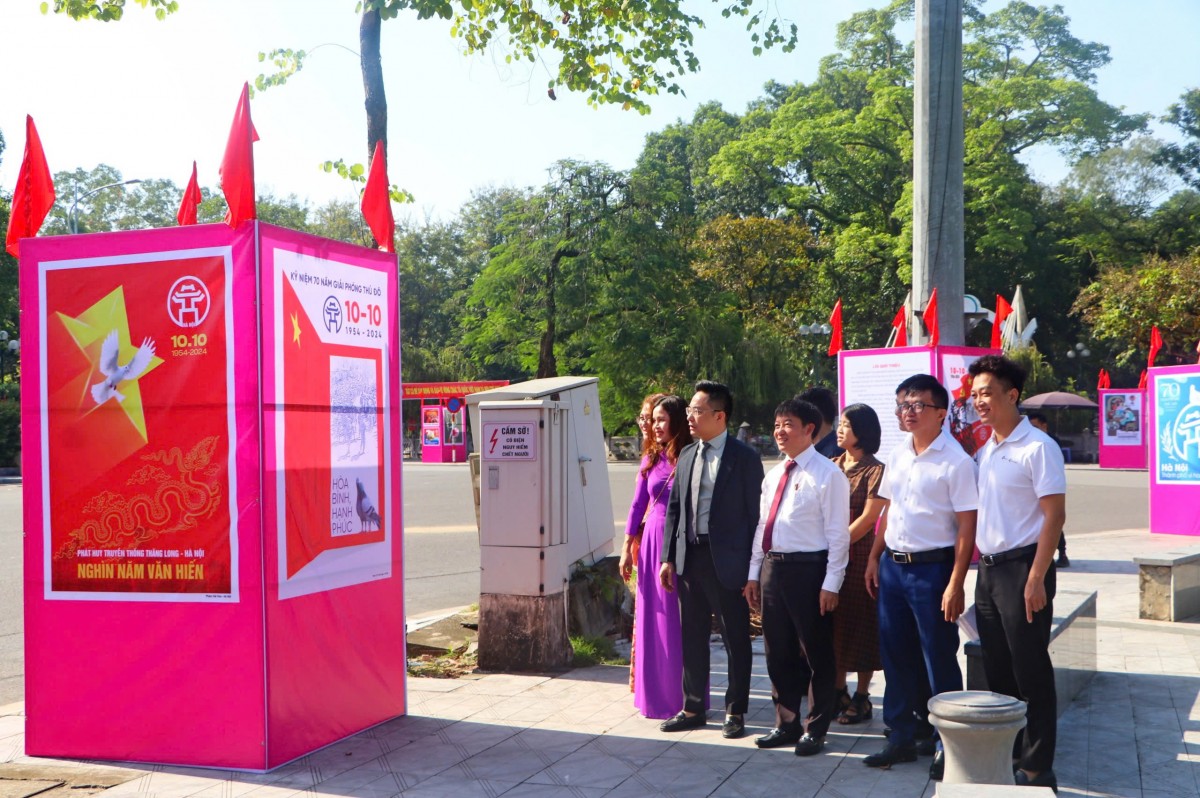 Sơn Tây: Triển lãm tranh cổ động kỷ niệm 70 năm Ngày Giải phóng Thủ đô