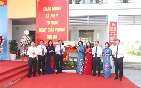 Gia Lâm:  Nhiều công trình được gắn biển chào mừng Kỷ niệm 70 năm Ngày Giải phóng Thủ đô