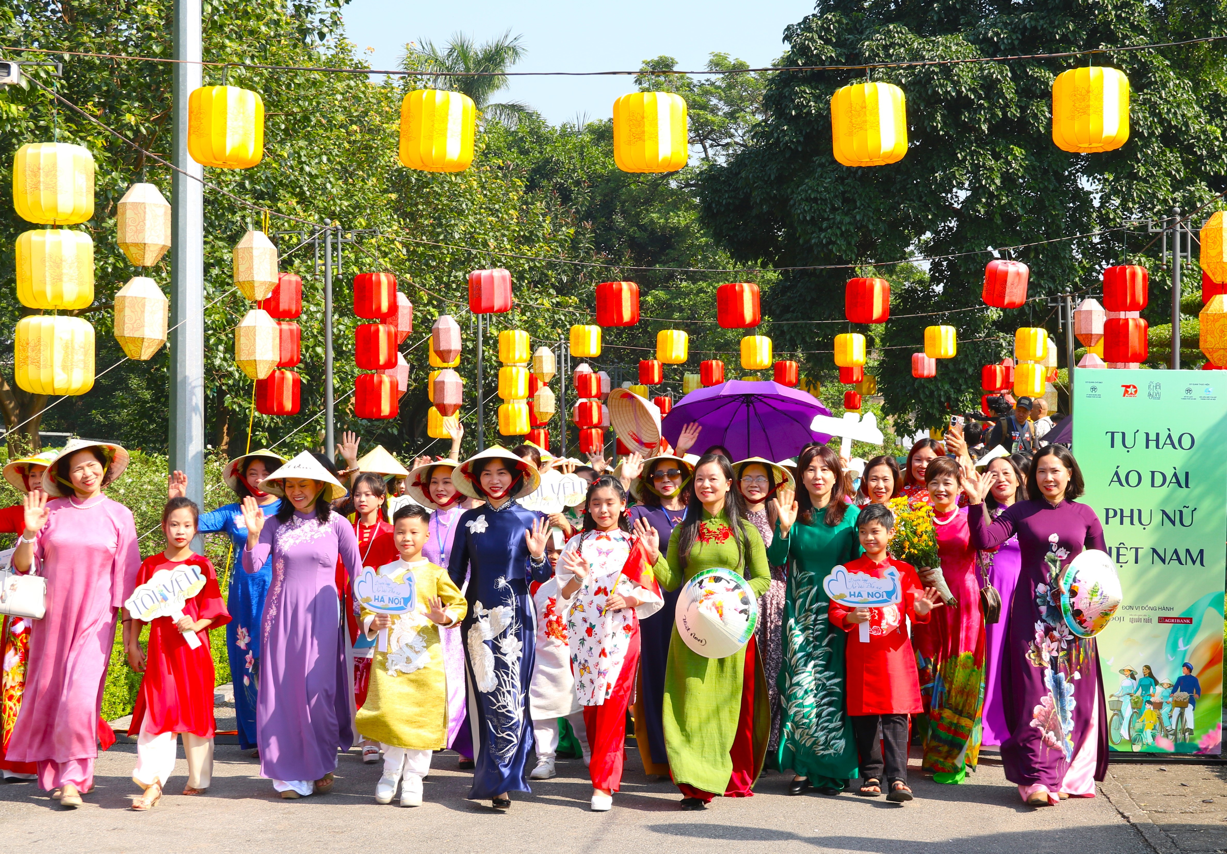 Carnaval Áo dài “Phụ nữ Thủ đô hội nhập và phát triển”