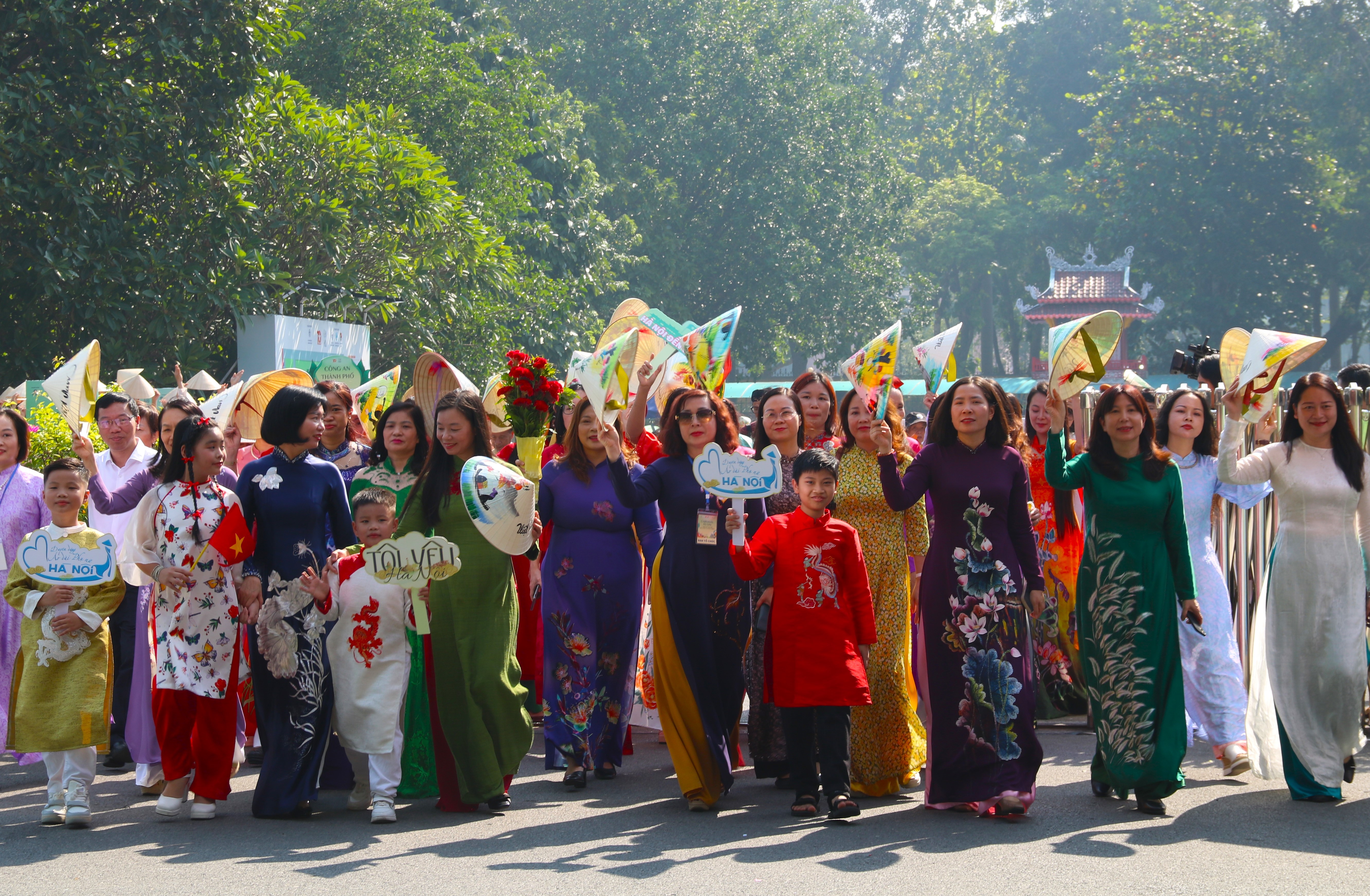 Carnaval Áo dài “Phụ nữ Thủ đô hội nhập và phát triển”