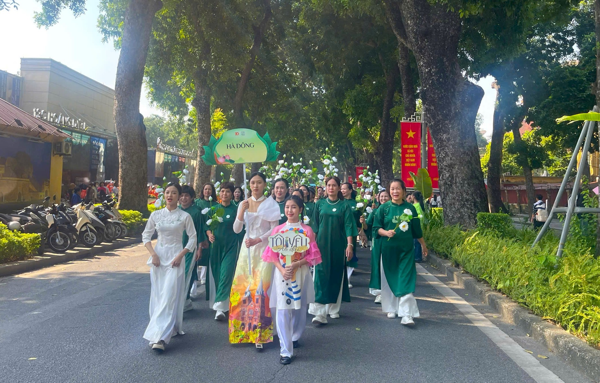 Carnaval Áo dài “Phụ nữ Thủ đô hội nhập và phát triển”