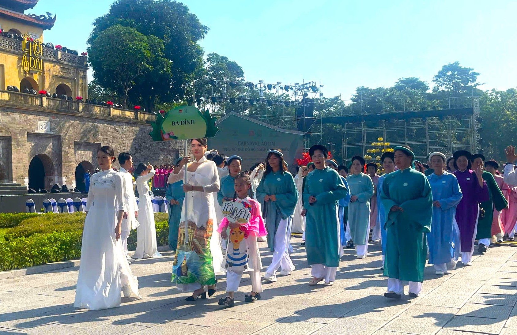 Carnaval Áo dài “Phụ nữ Thủ đô hội nhập và phát triển”