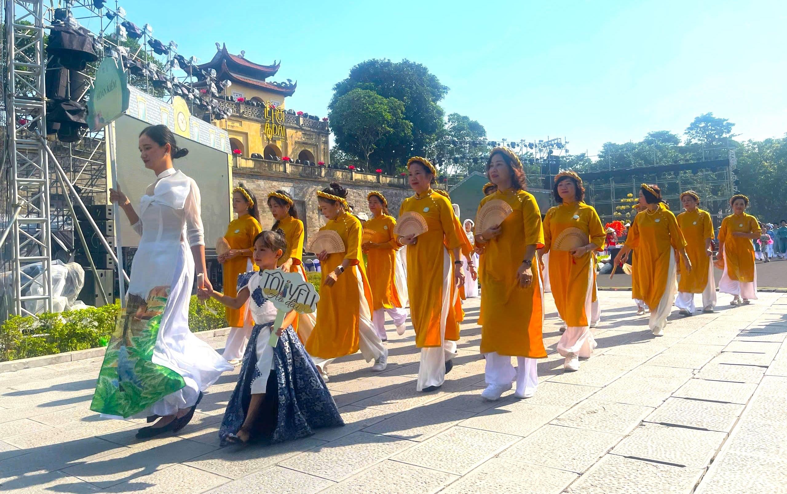 Carnaval Áo dài “Phụ nữ Thủ đô hội nhập và phát triển”