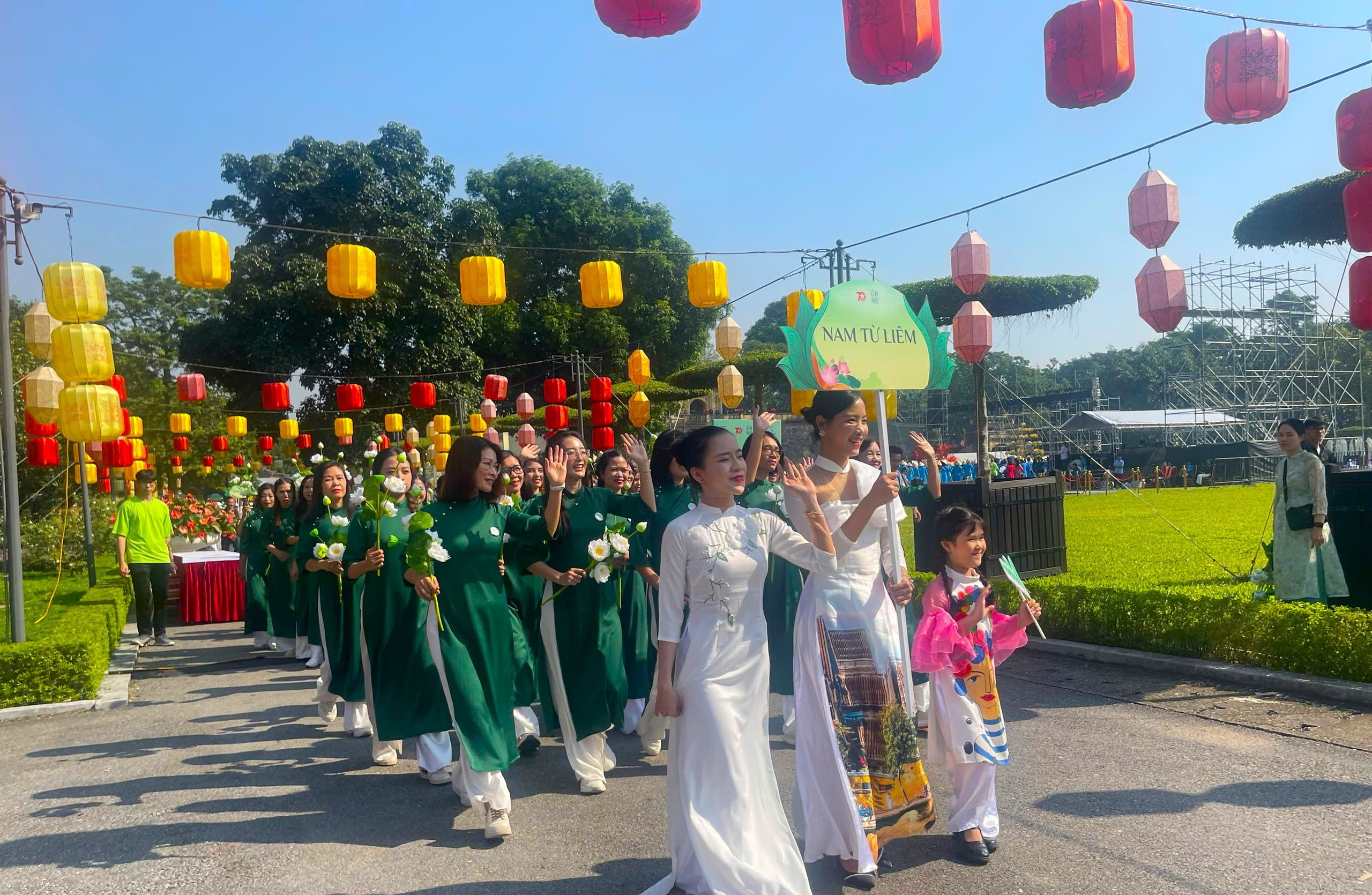 Carnaval Áo dài “Phụ nữ Thủ đô hội nhập và phát triển”