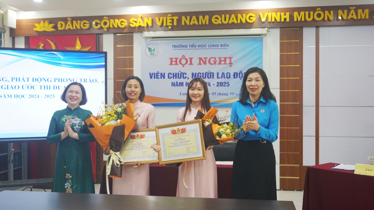 Ký giao ước thi đua, tích cực đổi mới, sáng tạo trong quản lý, giảng dạy và học tập