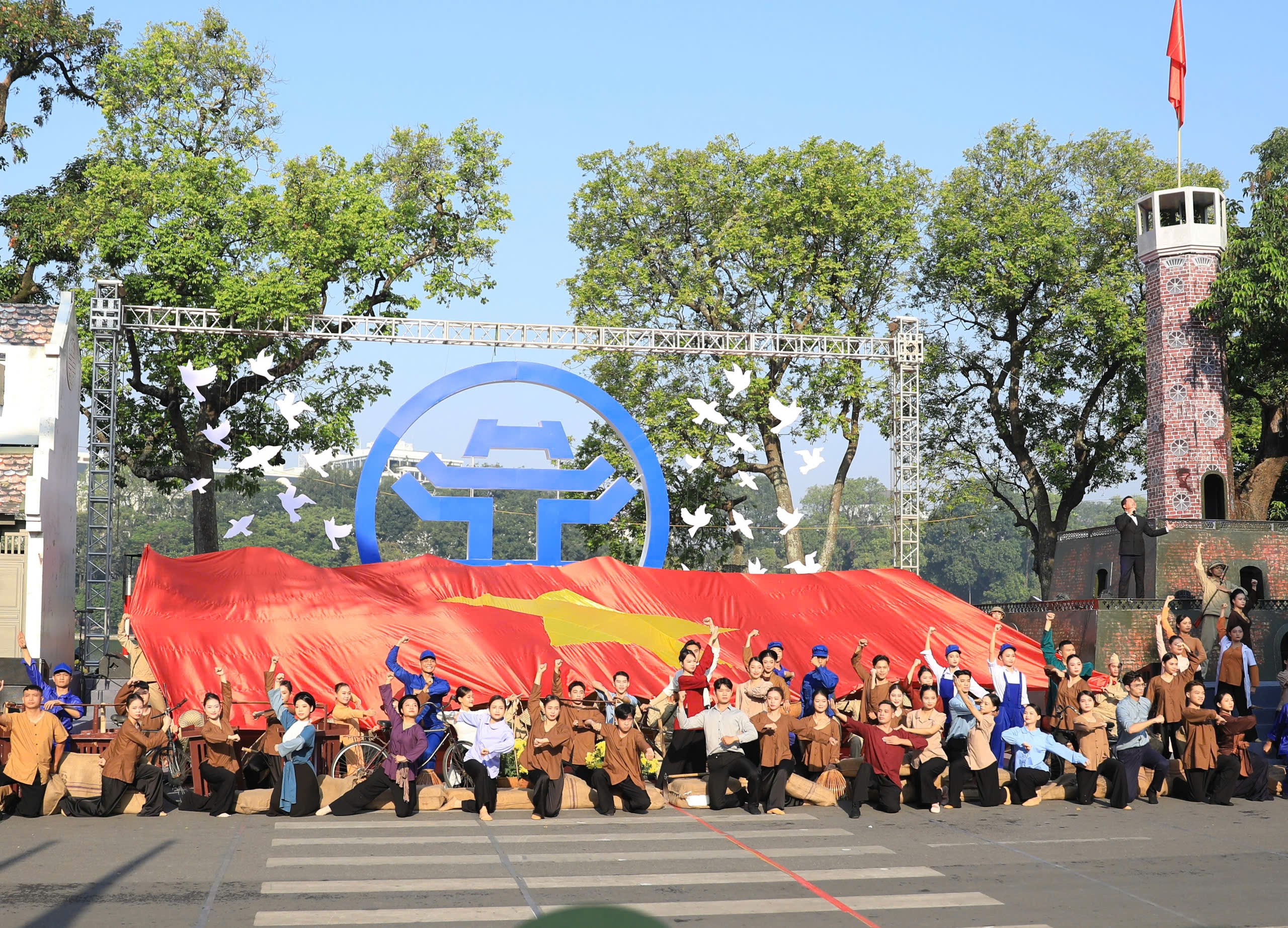 Đoàn viên, người lao động Thủ đô tạo điểm nhấn trong 