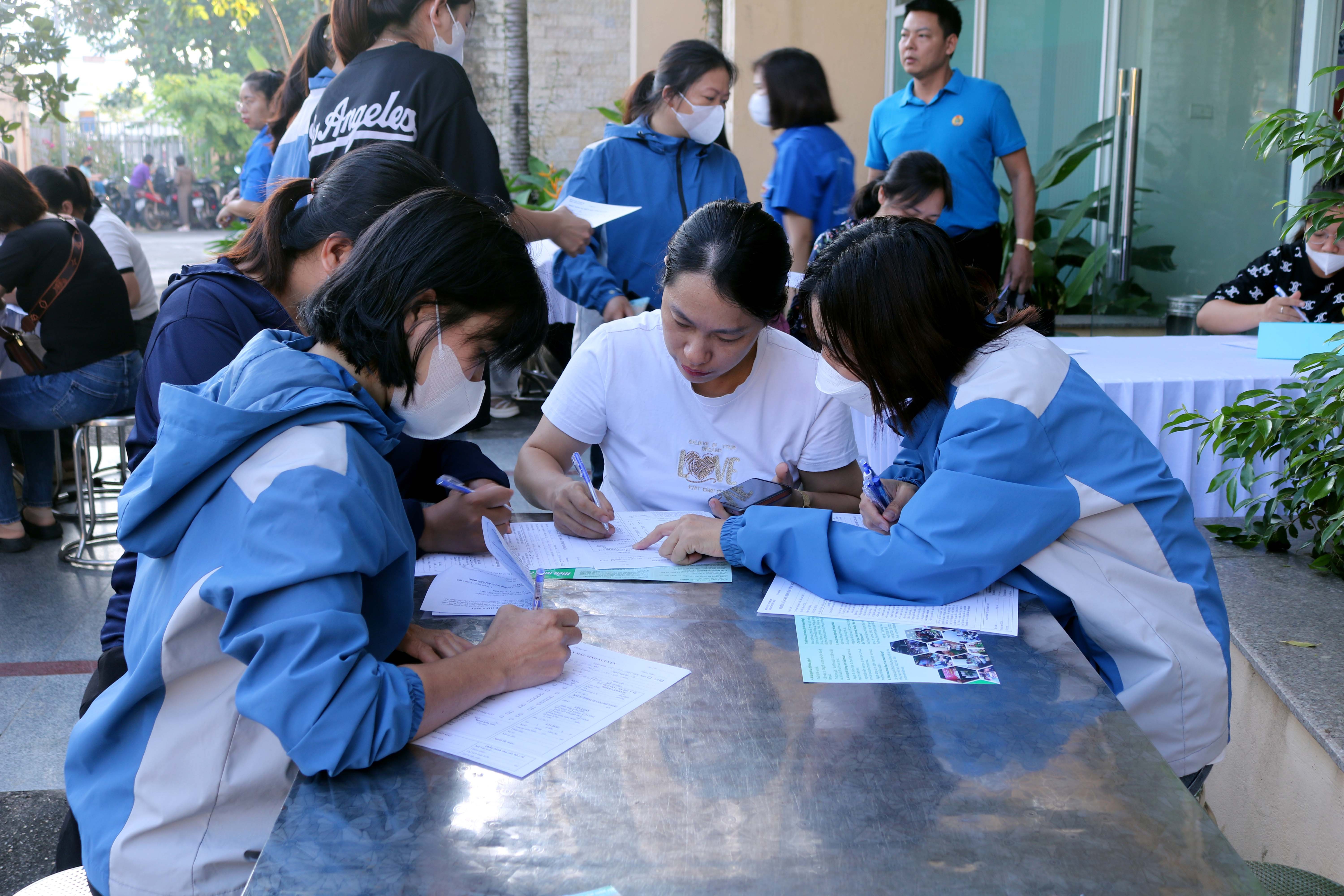 Rộn ràng Ngày hội hiến máu trong đoàn viên, người lao động Công đoàn các Khu công nghiệp và chế xuất Hà Nội