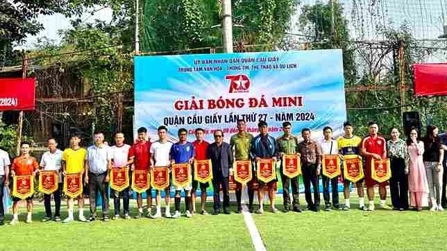 300 vận động viên tranh tài tại Giải bóng đá mini quận Cầu Giấy năm 2024