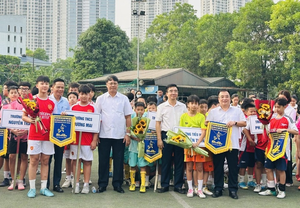 Quận Thanh Xuân khai mạc Giải bóng đá thiếu niên - nhi đồng, chào mừng Giải phóng Thủ đô