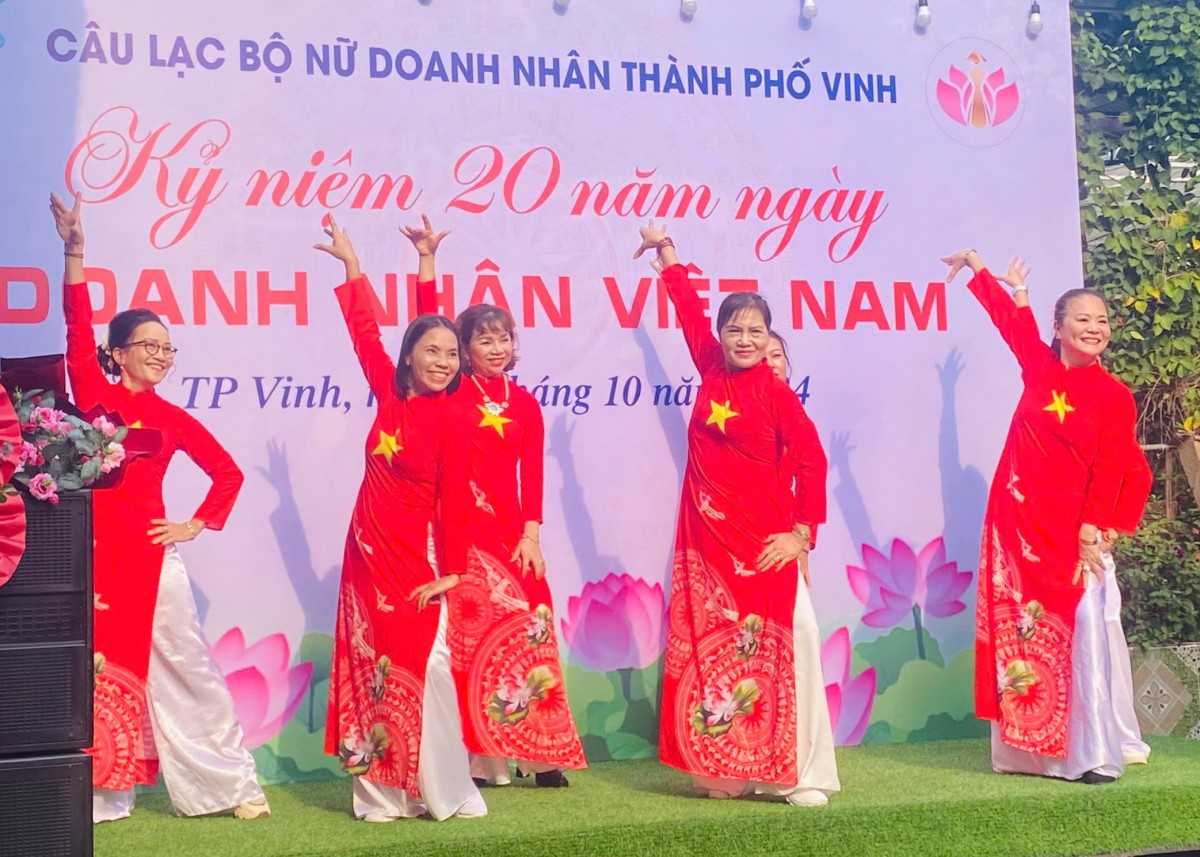 Câu lạc bộ Nữ doanh nhân thành phố Vinh kỷ niệm Ngày Doanh nhân Việt Nam