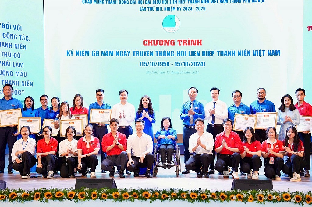 Trao giải thưởng "15 tháng 10" cho 16 cán bộ Hội Liên hiệp Thanh niên tiêu biểu