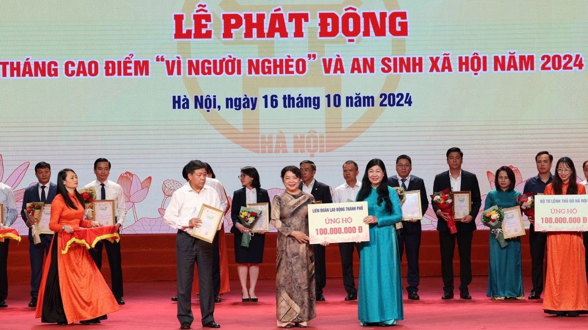 Hà Nội tiếp nhận gần 28 tỷ đồng ủng hộ Quỹ “Vì người nghèo” và an sinh xã hội năm 2024