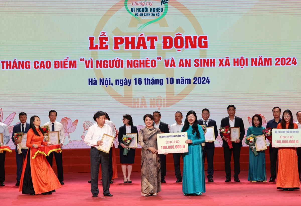 Hà Nội tiếp nhận gần 28 tỷ đồng ủng hộ Quỹ “Vì người nghèo” năm 2024